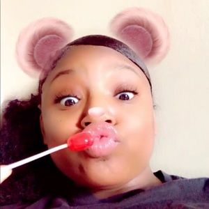 Meet your Posher, Layla